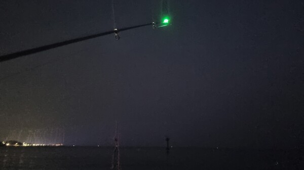 남들은 자고 있을 때 혼자 백사장을 전세 내 하는 낚시는 정말 좋다. (사진=전수영 기자)