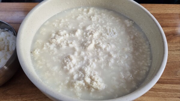 순백의 맵씨를 뽐내는 '초당순두부'. 고소함과 담백함을 동시에 느낄 수 있다. (사진=전수영 기자)