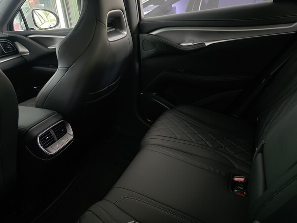 BYD 씨라이언 72열 시트. (사진=권진욱 기자)