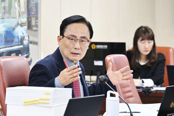 김형재 서울시의회 의원이 행정사무감사에서 질ㄹ의를 하고 있다. (사진=서울시의회)