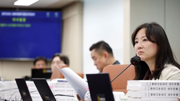 윤영희 서울시의회 교통위원회 의원이 333회 정례회 행정사무감사에서 질의를 하고 있다. (사진=권진욱 기자)